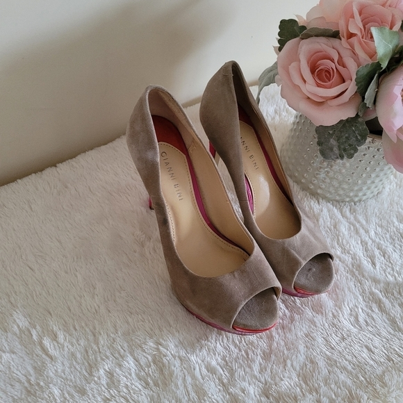 Gianni Bini Shoes - GIANNI BINI Tan suede peeptoe Heels